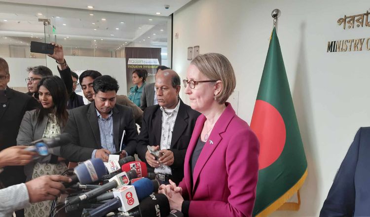 ‘গণতন্ত্র ইস্যুতে রাজনৈতিক দলগুলোর সঙ্গে কাজ করবে যুক্তরাজ্য’